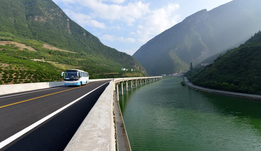 中國(guó)最美水上公路圖片