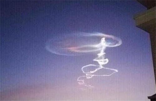 9.8新疆ufo事件懸停5小時(shí)的經(jīng)過和背后的真相