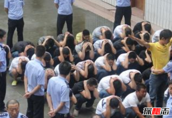 慘不忍睹!盤點發(fā)生的斗毆事件,廣州地鐵兩人口角斗毆(血跡斑斑)