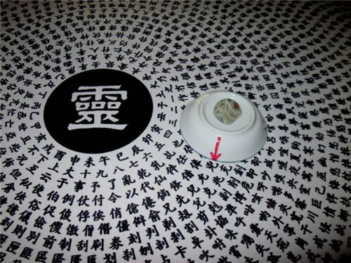 碟仙是什么，真的會(huì)死人嗎？說幾件真實(shí)的碟仙靈異事件