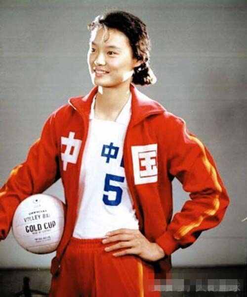 盤(pán)點(diǎn)中國(guó)女排史上十大美女球員 第一稱霸排壇30年
